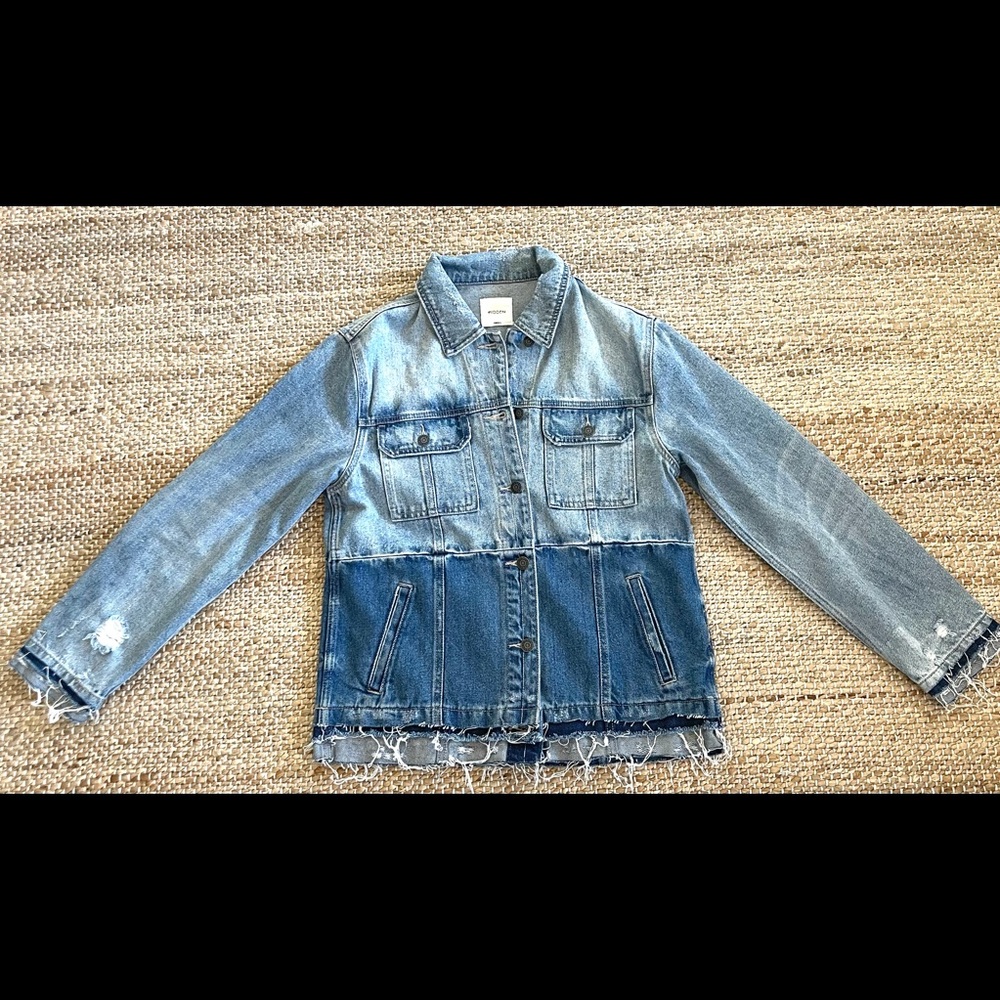 NWOT HIDDEN FRAYED DESTRUCTED DENIM JACKET